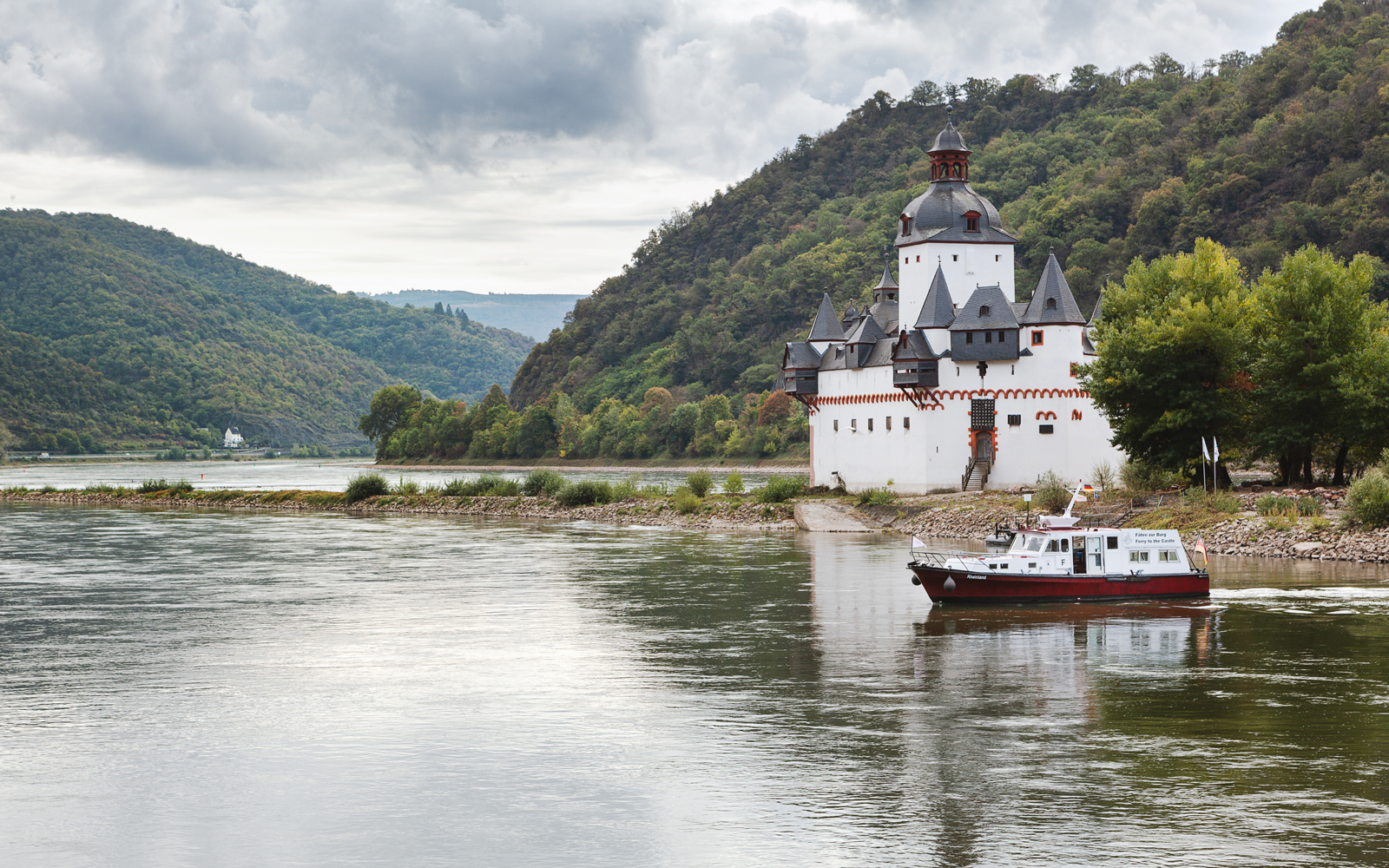 Burg Pfalzgrafenstein mit Fähre