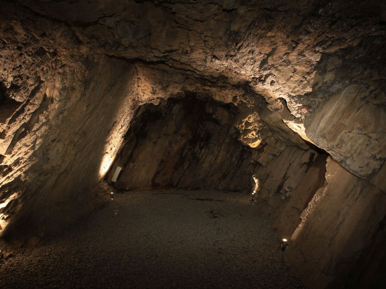 Im Schutz des Felsens Im Schutz des Felsens