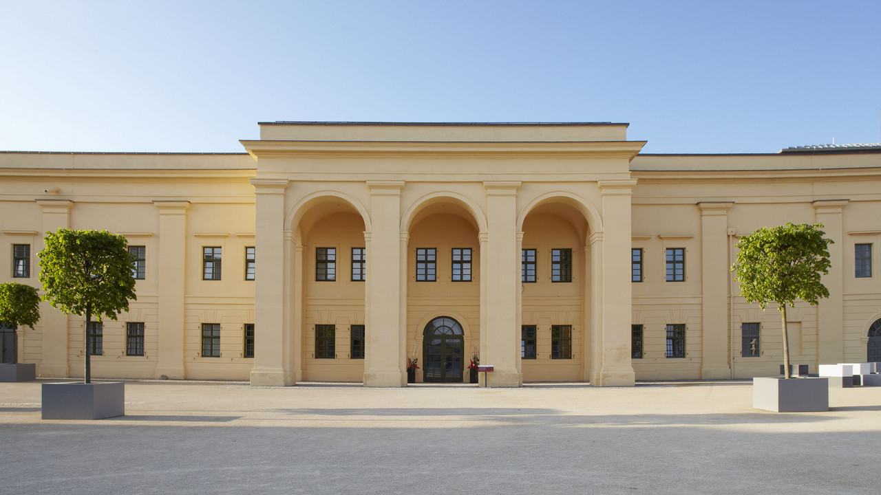 Der Obere Schlosshof mit Blick auf den Portikus