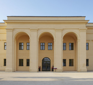 Der Obere Schlosshof mit Blick auf den Portikus