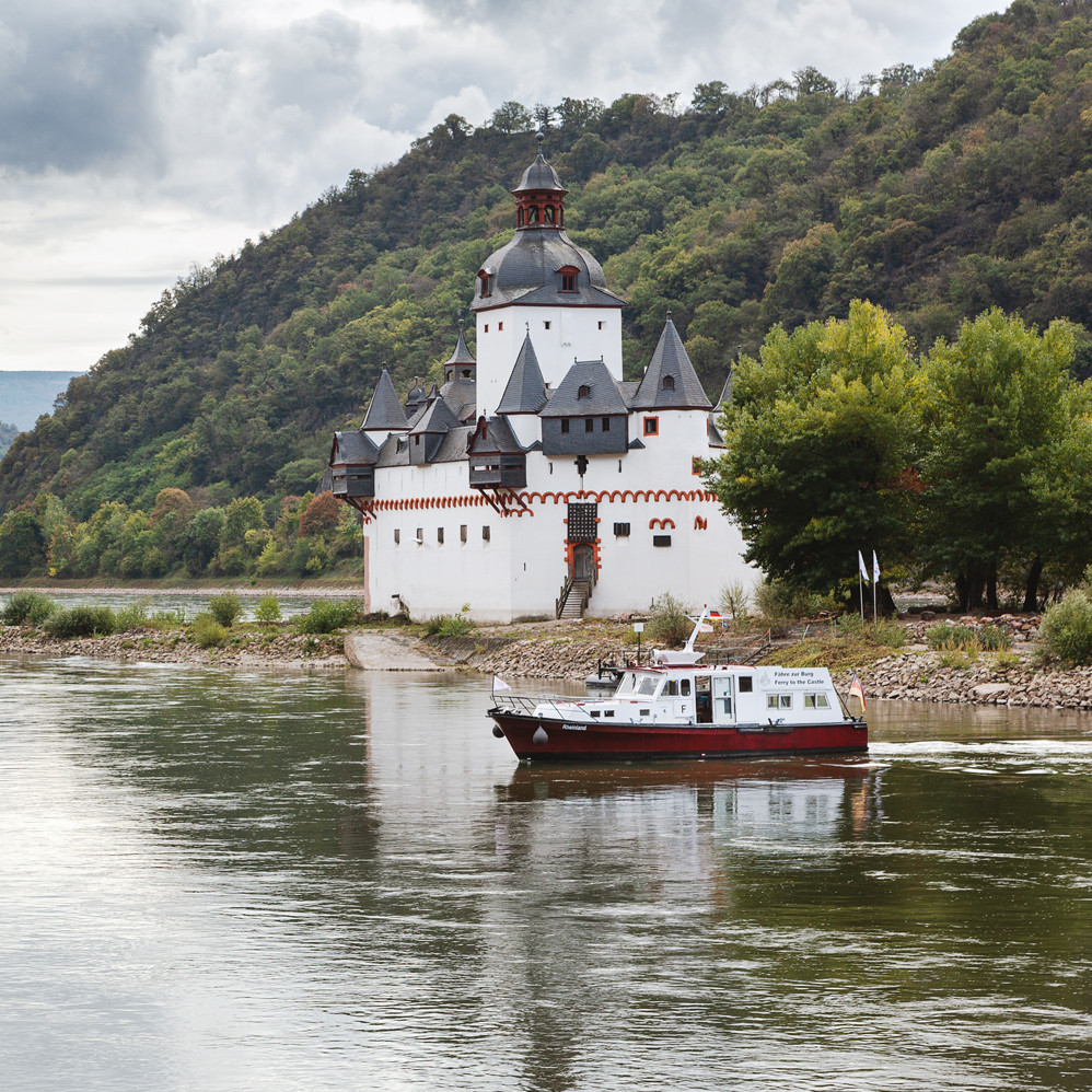 Burg Pfalzgrafenstein mit Fähre