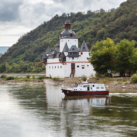 Burg Pfalzgrafenstein mit Fähre