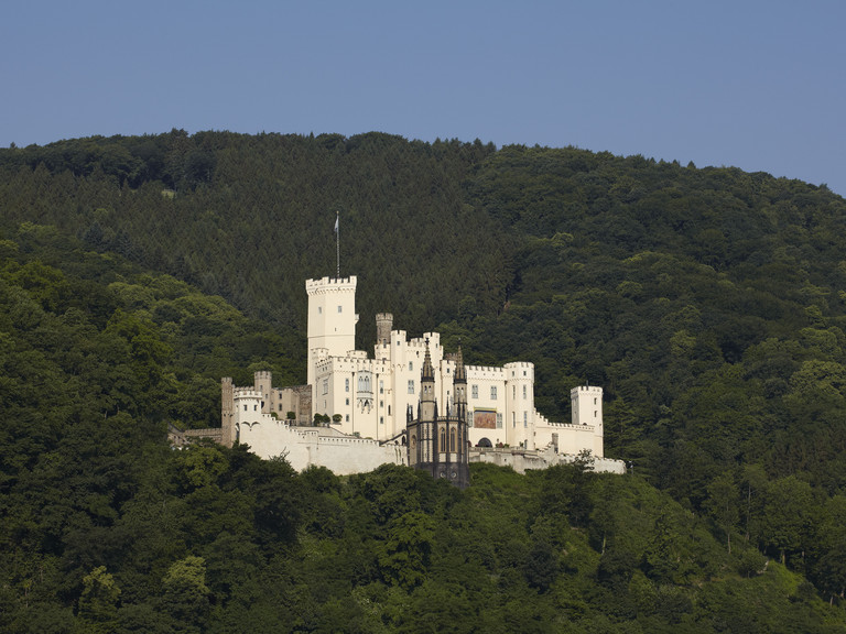 Yoga im Hirschgraben auf Schloss Stolzenfels Yoga im Hirschgraben auf Schloss Stolzenfels