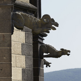 Drachenfiguren an den Türmen von Schloss Stolzenfels