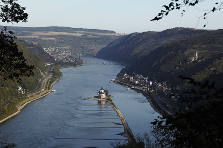 Burg Pfalzgrafenstein im Rhein gelegen